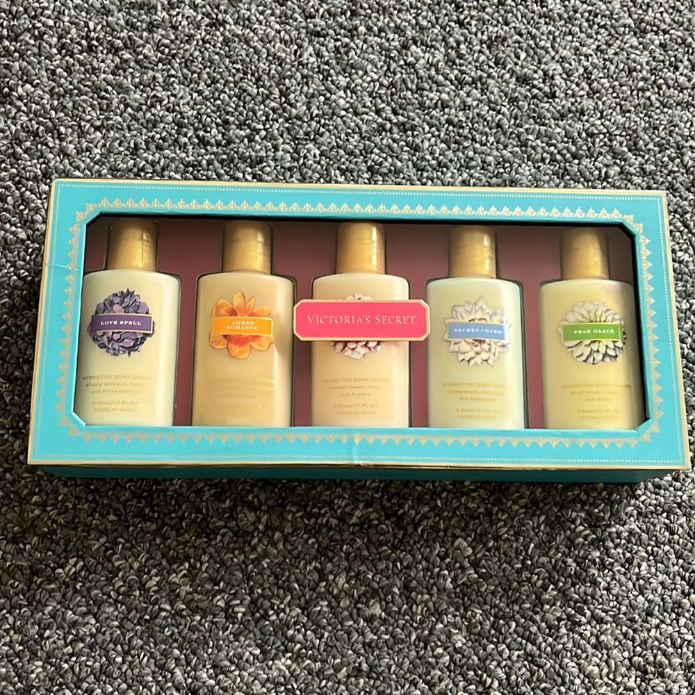 Victoria’s Secret 5 Hydrating Body Lotion Box Set Lot
